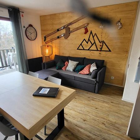 Appartement 4 A 6 Personnes - Chalets D'Aurouze - La Joue Du Loup Ле-Деволюї Екстер'єр фото