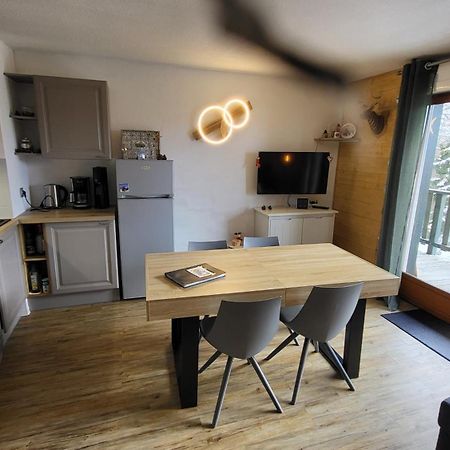 Appartement 4 A 6 Personnes - Chalets D'Aurouze - La Joue Du Loup Ле-Деволюї Екстер'єр фото