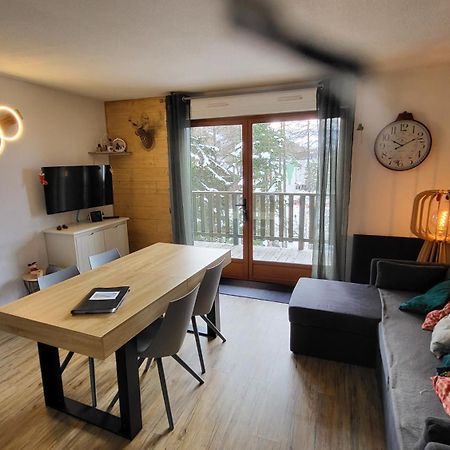 Appartement 4 A 6 Personnes - Chalets D'Aurouze - La Joue Du Loup Ле-Деволюї Екстер'єр фото