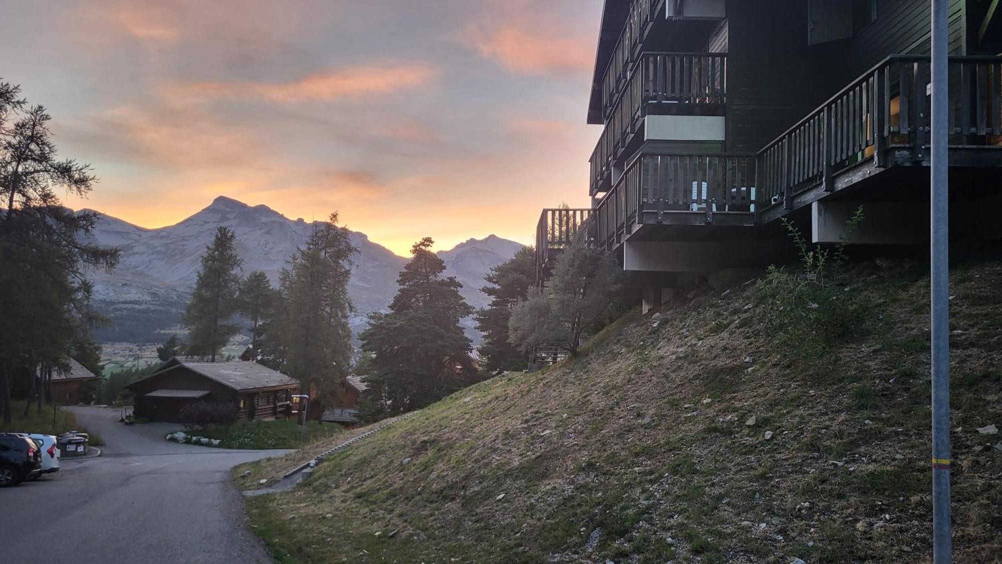 Appartement 4 A 6 Personnes - Chalets D'Aurouze - La Joue Du Loup Ле-Деволюї Екстер'єр фото