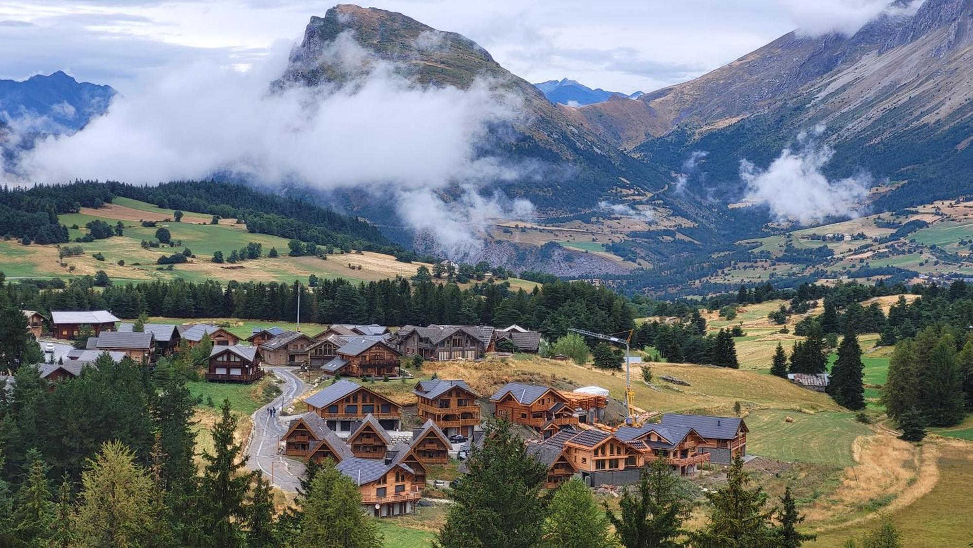 Appartement 4 A 6 Personnes - Chalets D'Aurouze - La Joue Du Loup Ле-Деволюї Екстер'єр фото