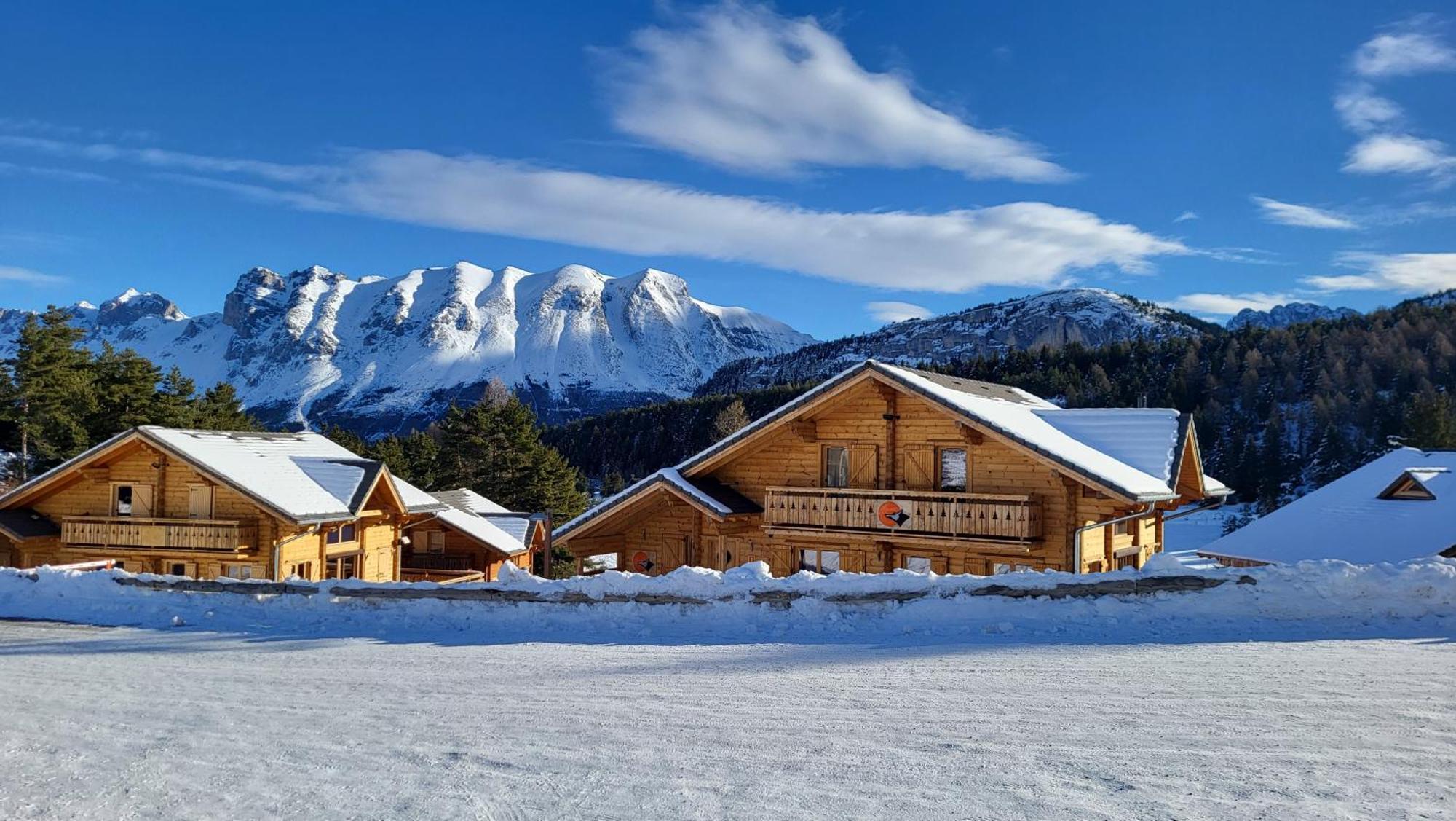 Appartement 4 A 6 Personnes - Chalets D'Aurouze - La Joue Du Loup Ле-Деволюї Екстер'єр фото