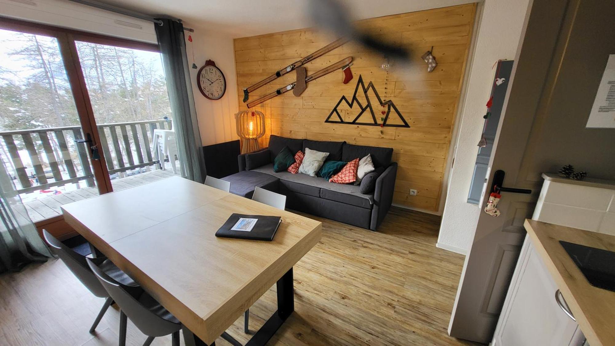 Appartement 4 A 6 Personnes - Chalets D'Aurouze - La Joue Du Loup Ле-Деволюї Екстер'єр фото