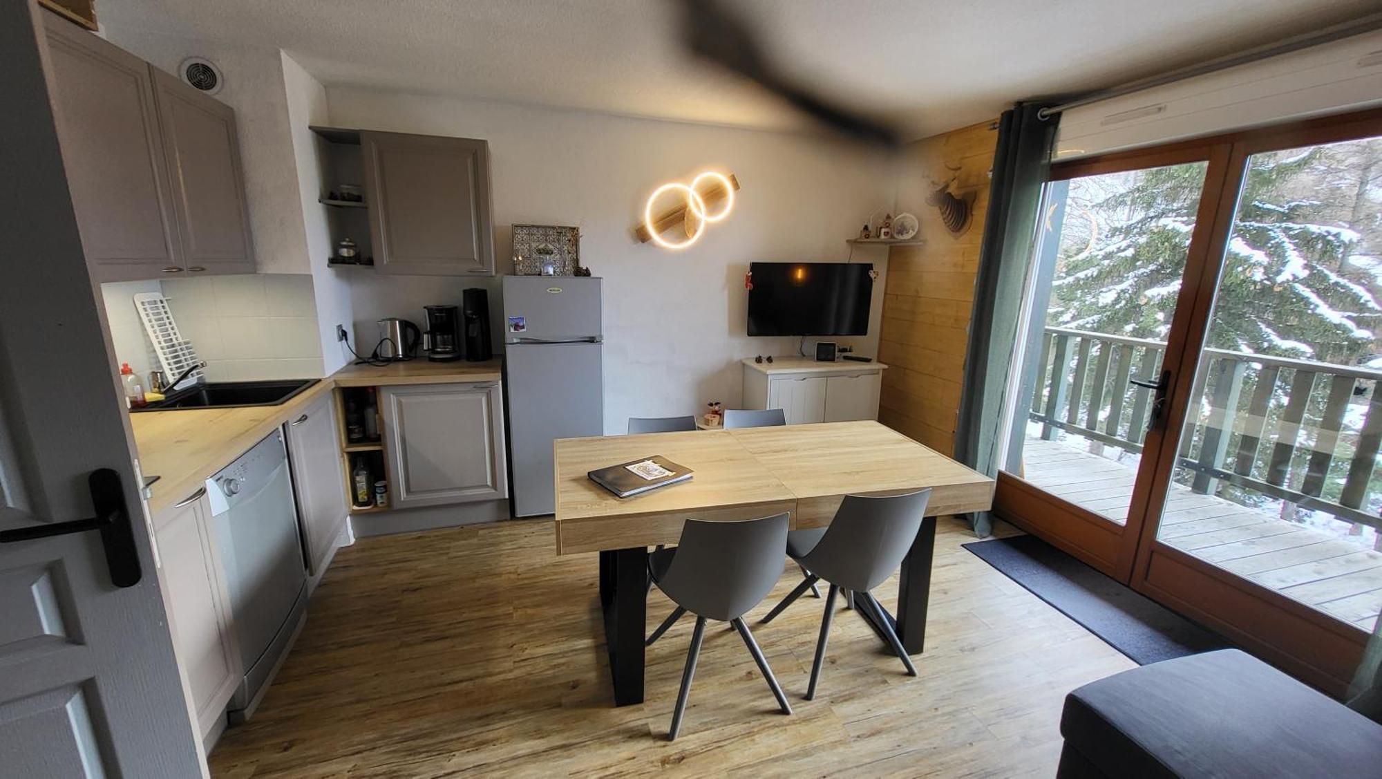 Appartement 4 A 6 Personnes - Chalets D'Aurouze - La Joue Du Loup Ле-Деволюї Екстер'єр фото